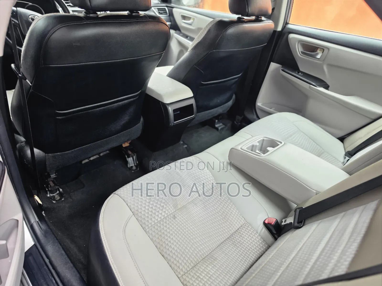 Toyota Camry SE 4dr Sedan (2.5L 4cyl 6A) 2015 Silver