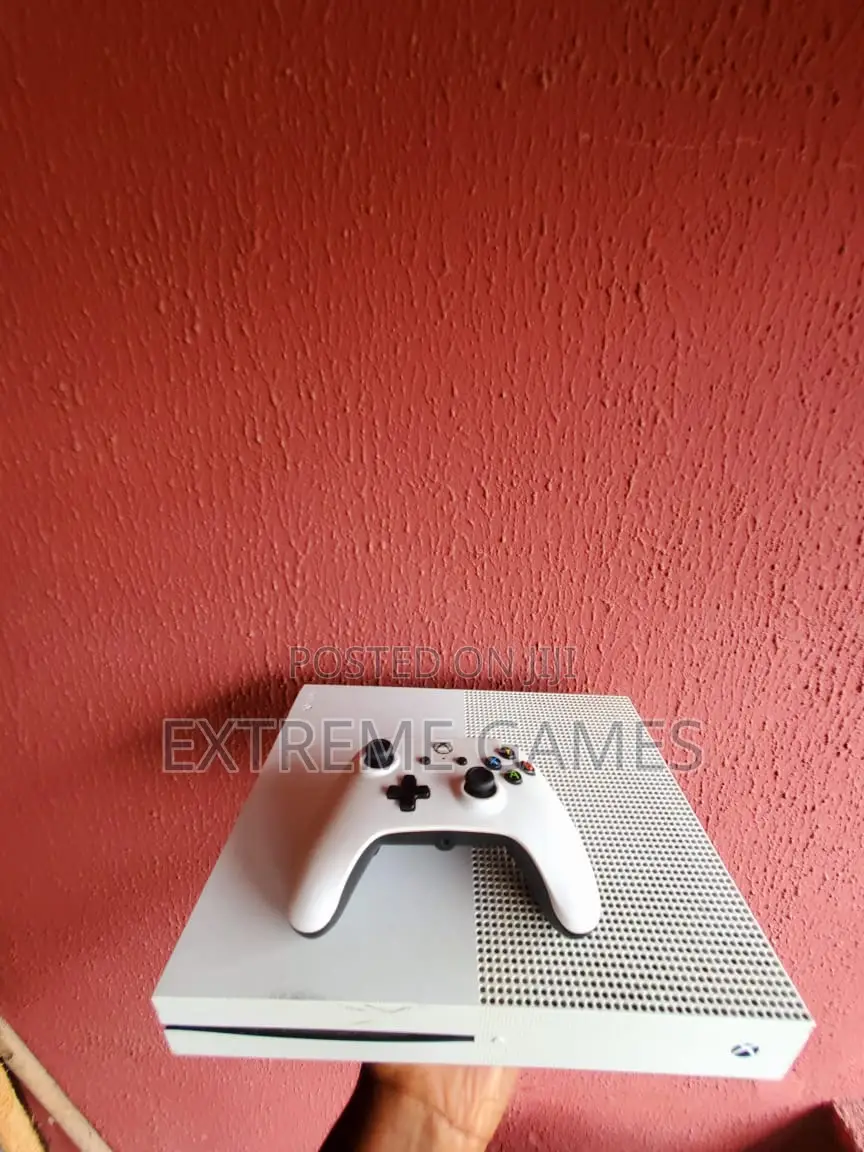 Xbox One S With 9 Offline Games and a Pad