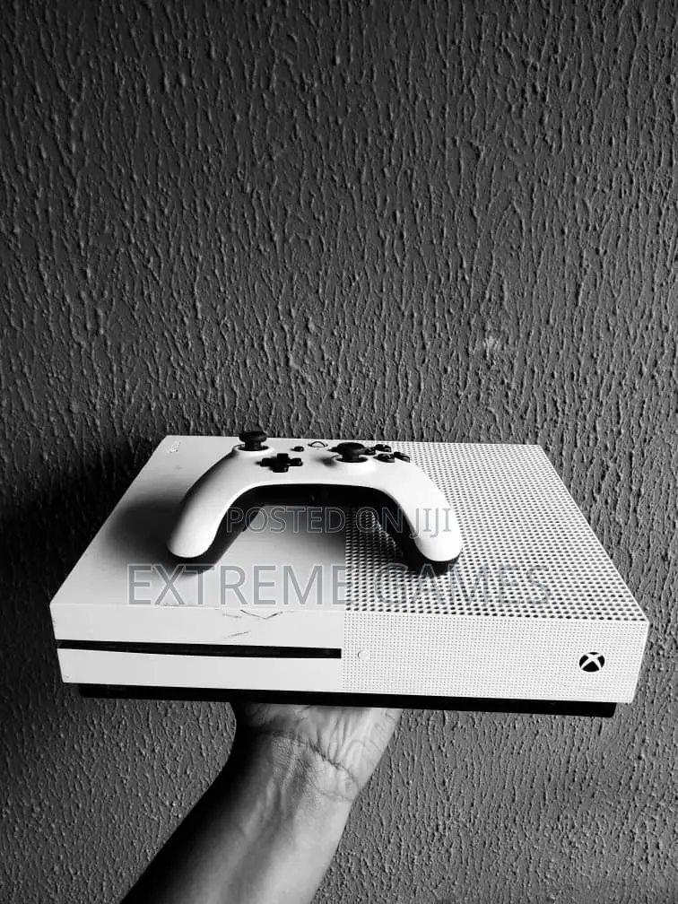 Xbox One S With 9 Offline Games and a Pad