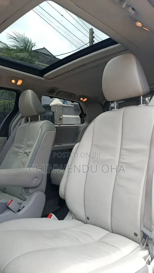 Toyota Sienna 2010 Gray
