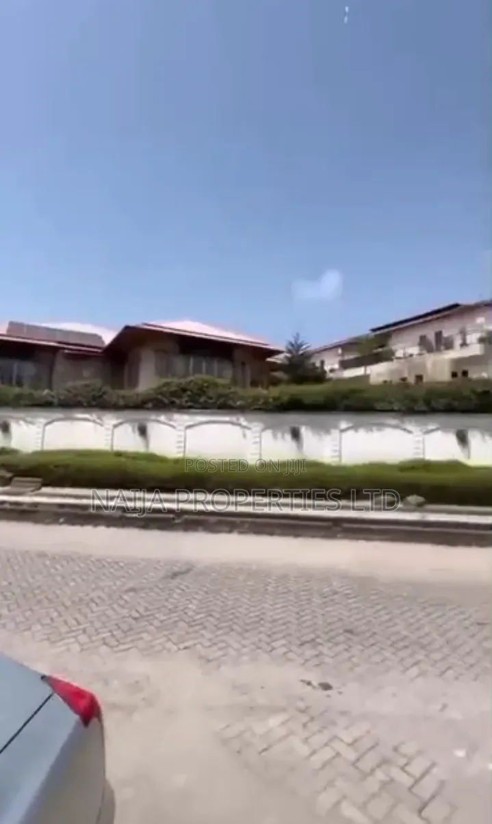 4bdrm Duplex in Off Admiralty Way, Lekki Phase 1 for sale