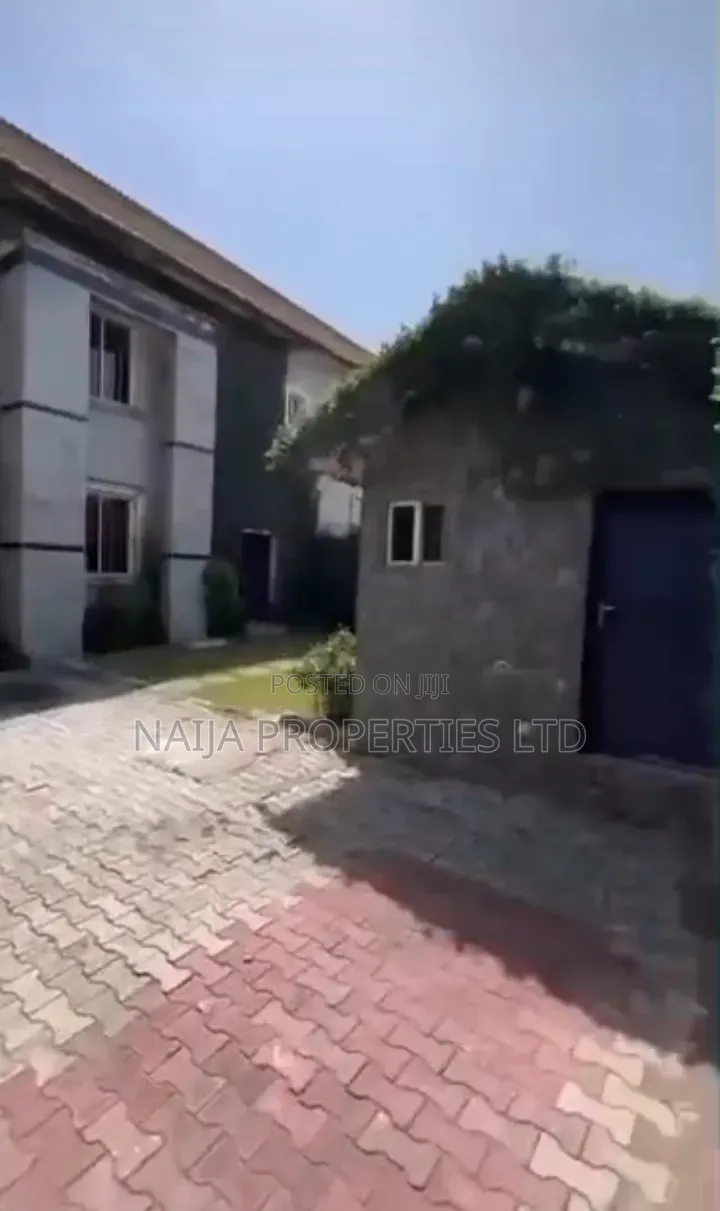 4bdrm Duplex in Off Admiralty Way, Lekki Phase 1 for sale