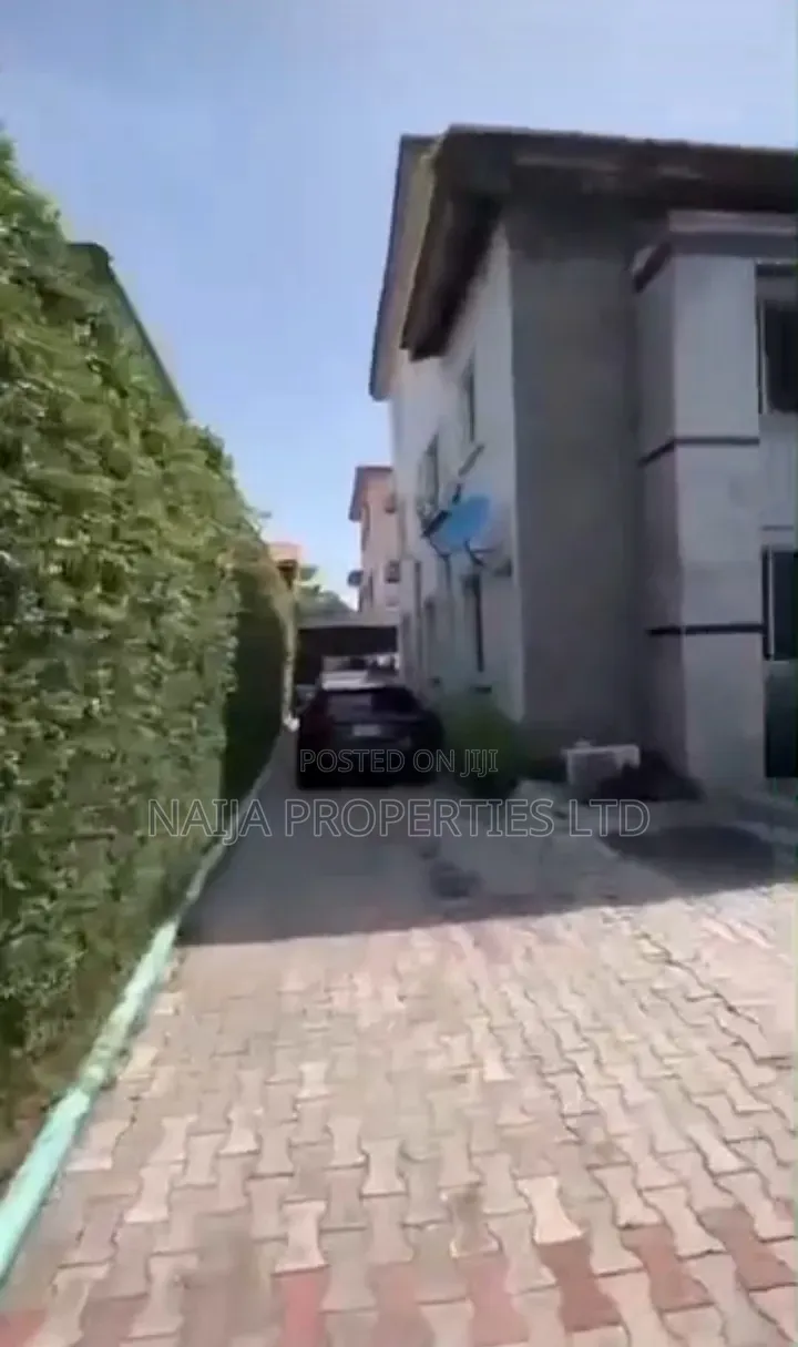 4bdrm Duplex in Off Admiralty Way, Lekki Phase 1 for sale