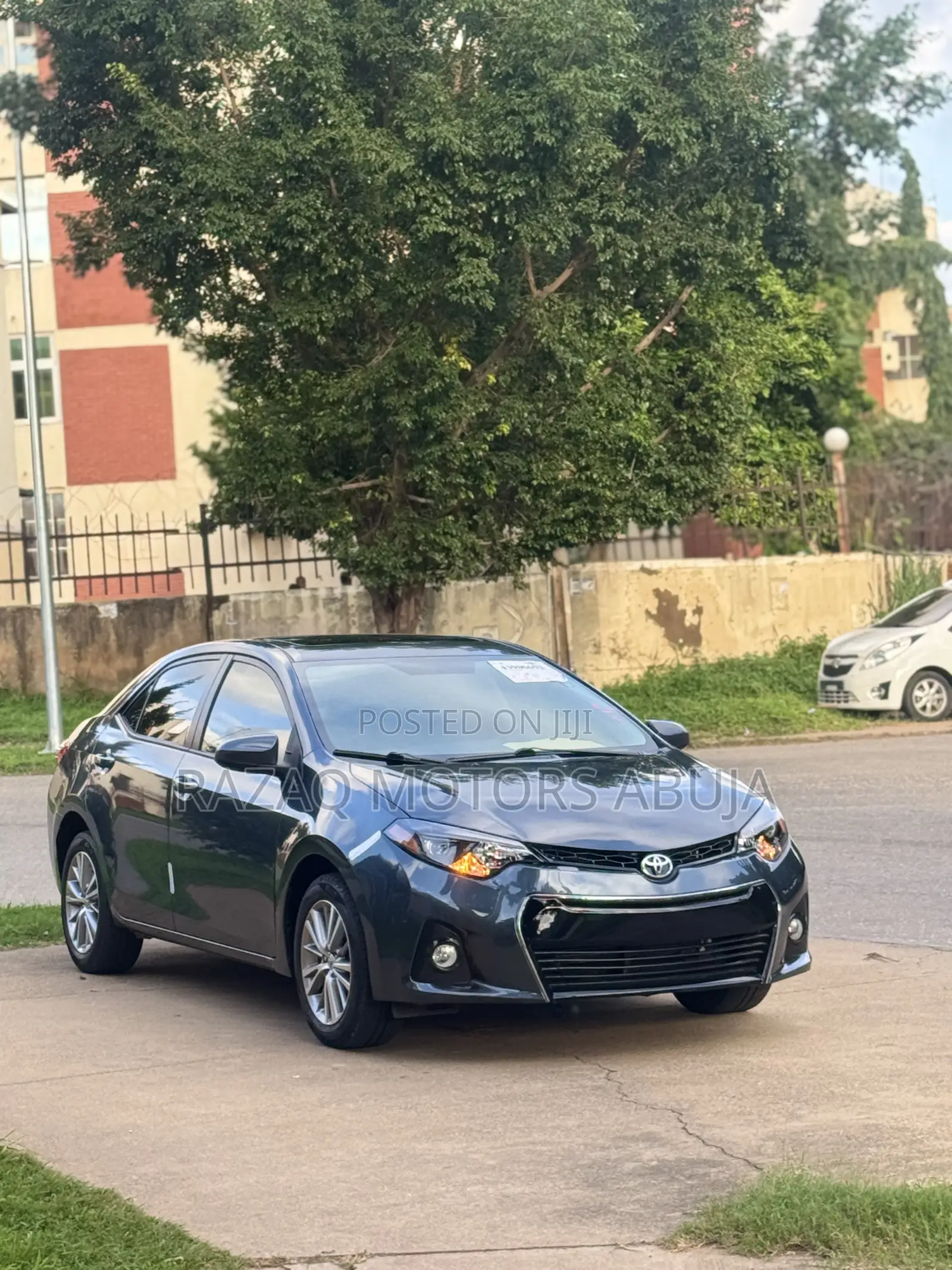Toyota Corolla LE Premium 4dr Sedan (1.8L 4cyl CVT) 2015 Gray