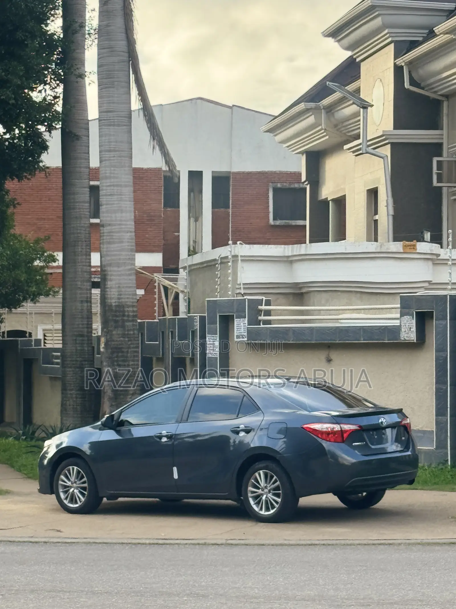 Toyota Corolla LE Premium 4dr Sedan (1.8L 4cyl CVT) 2015 Gray
