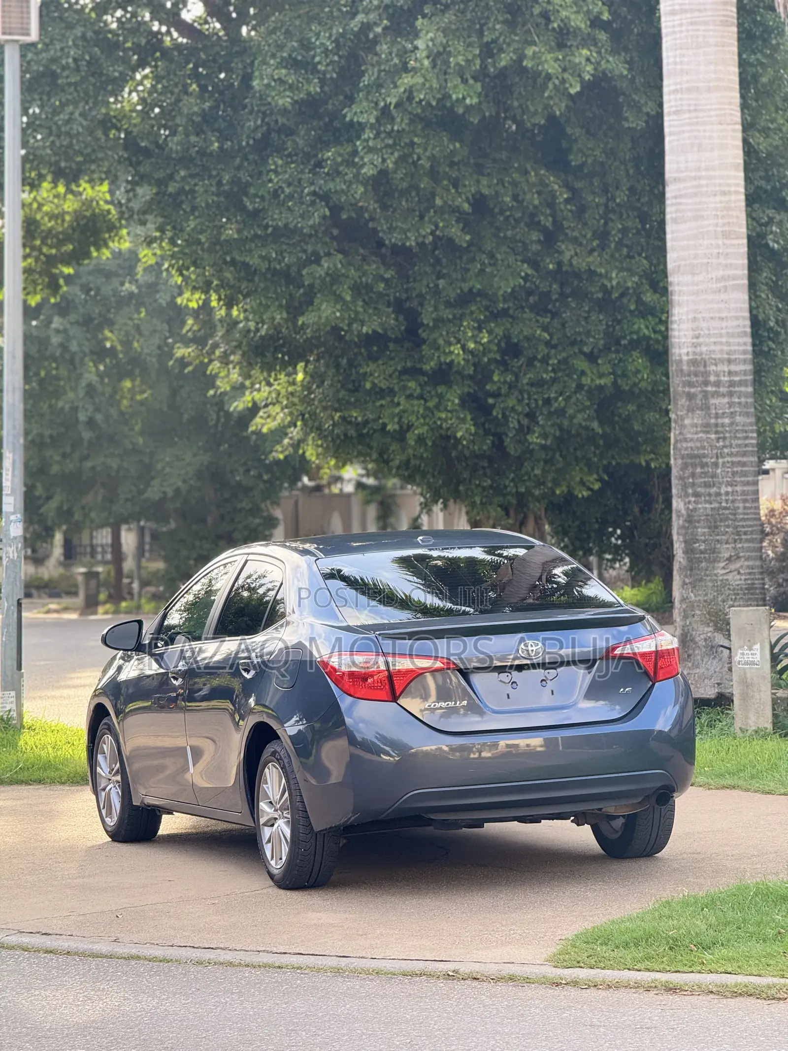 Toyota Corolla LE Premium 4dr Sedan (1.8L 4cyl CVT) 2015 Gray