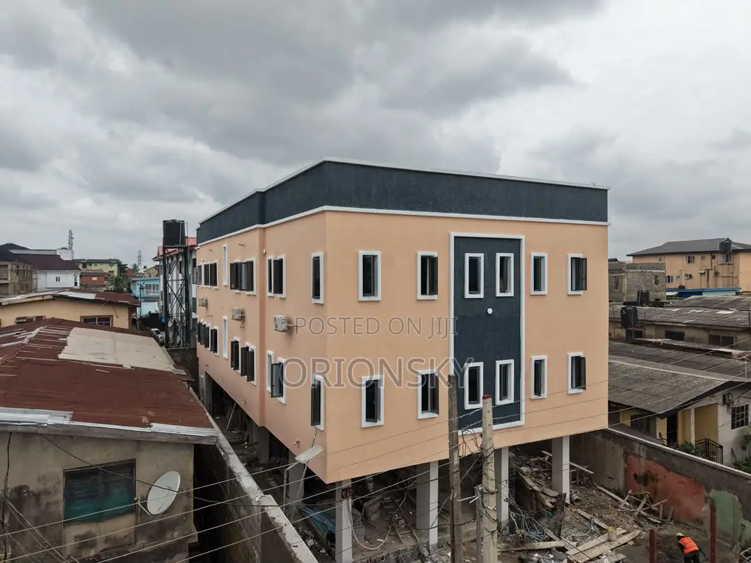 18bdrm Apartment in Ifako-Gbagada for sale
