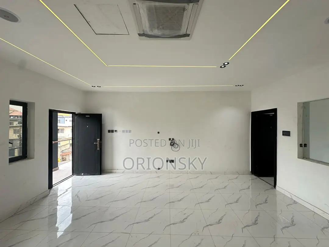 18bdrm Apartment in Ifako-Gbagada for sale