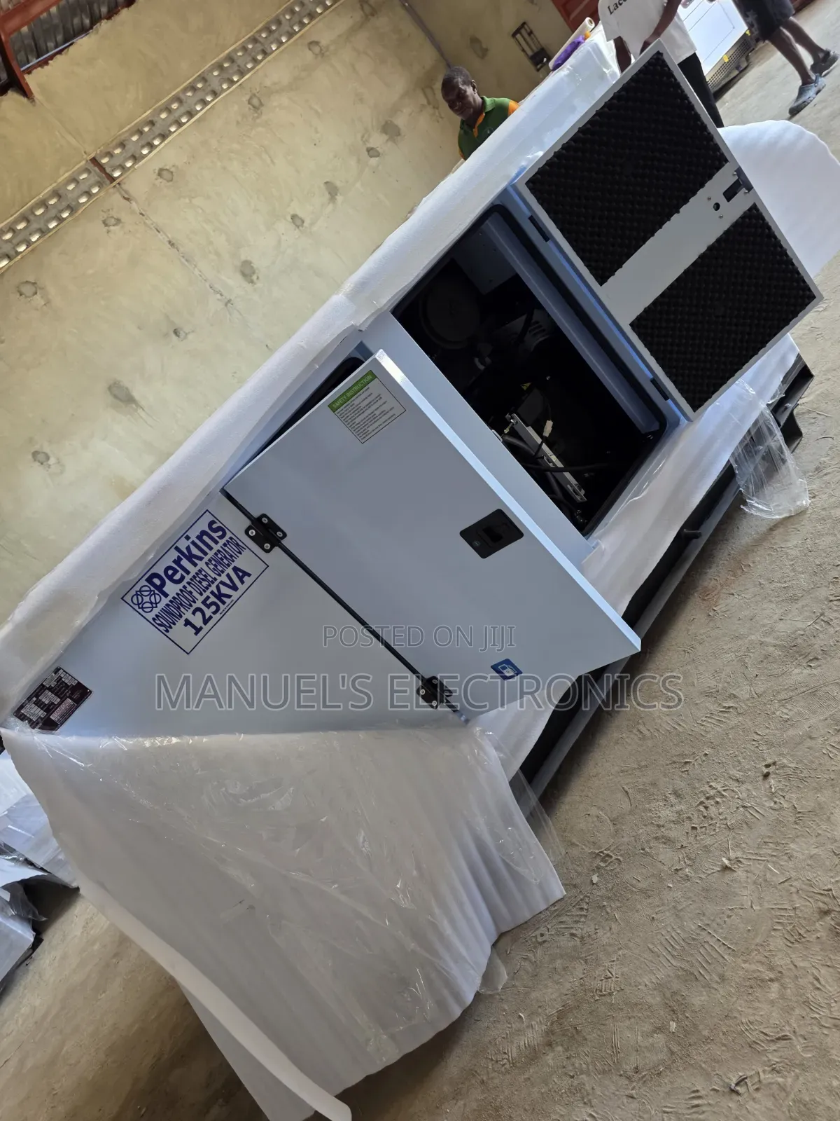 《》This Is Brand New Perkins Diesel Soundproof Gen(sp125kva)1years Wty