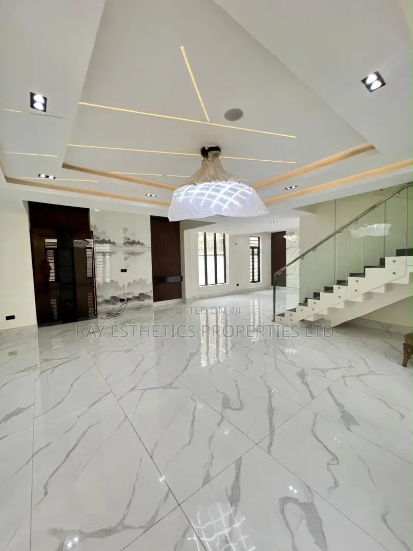5bdrm Duplex in Lekki Phase 1 for sale