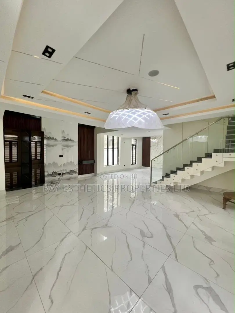 5bdrm Duplex in Lekki Phase 1 for sale