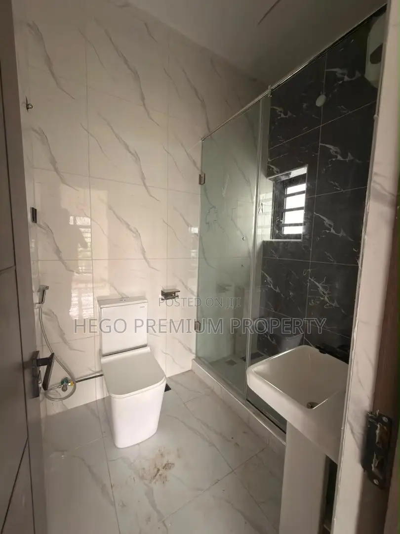 4bdrm Duplex in Woji Estate for sale