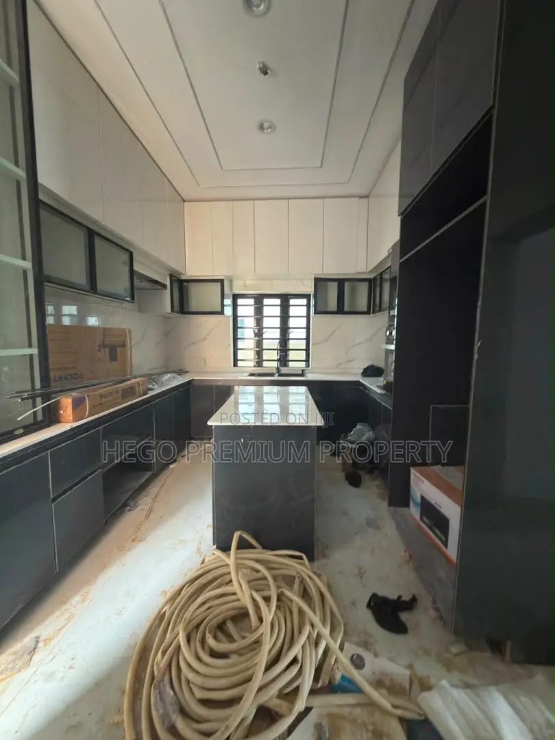 4bdrm Duplex in Woji Estate for sale