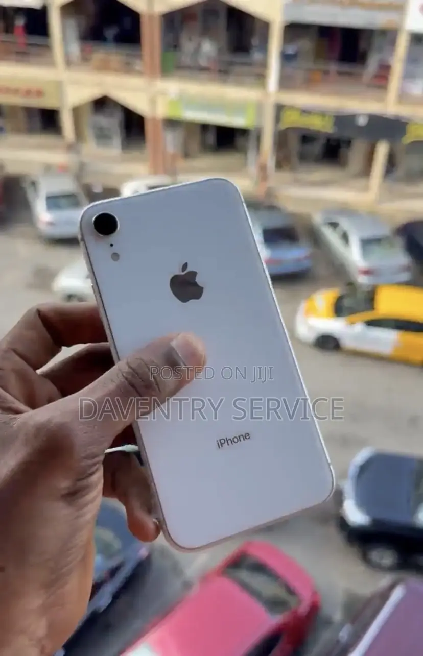 Apple iPhone XR 64 GB White