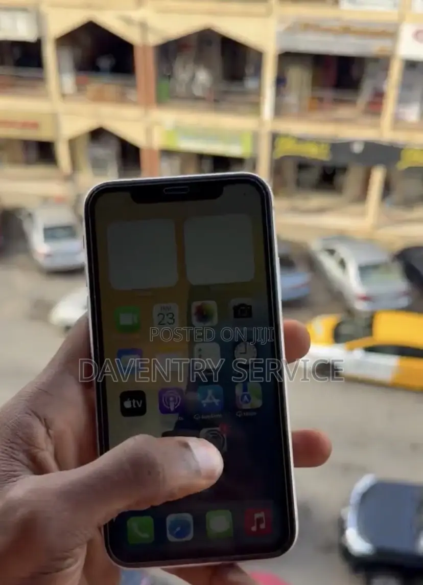 Apple iPhone XR 64 GB White