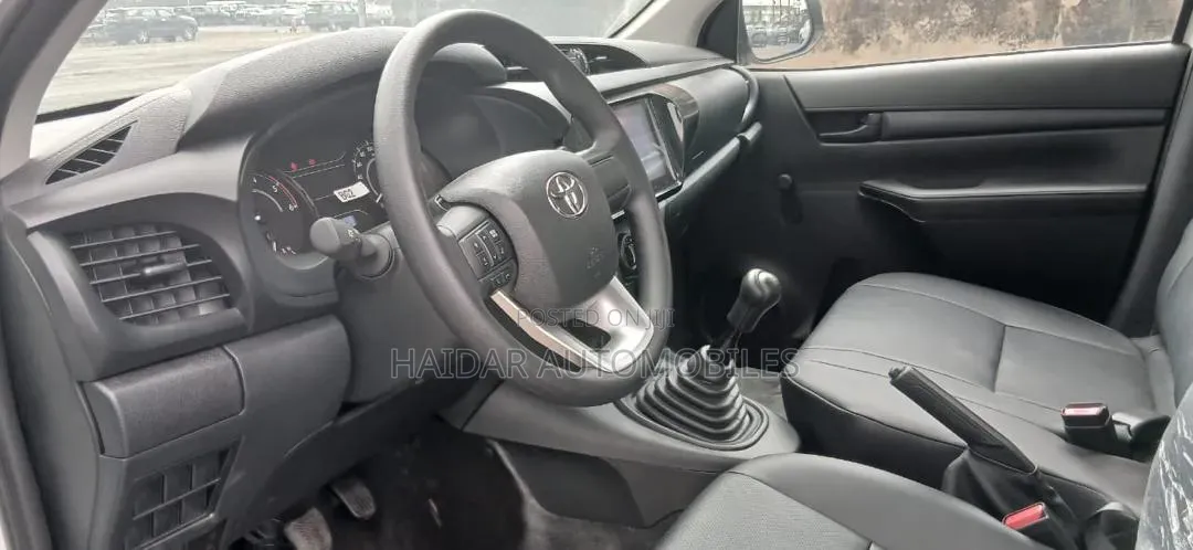 New Toyota Hilux 2025 White