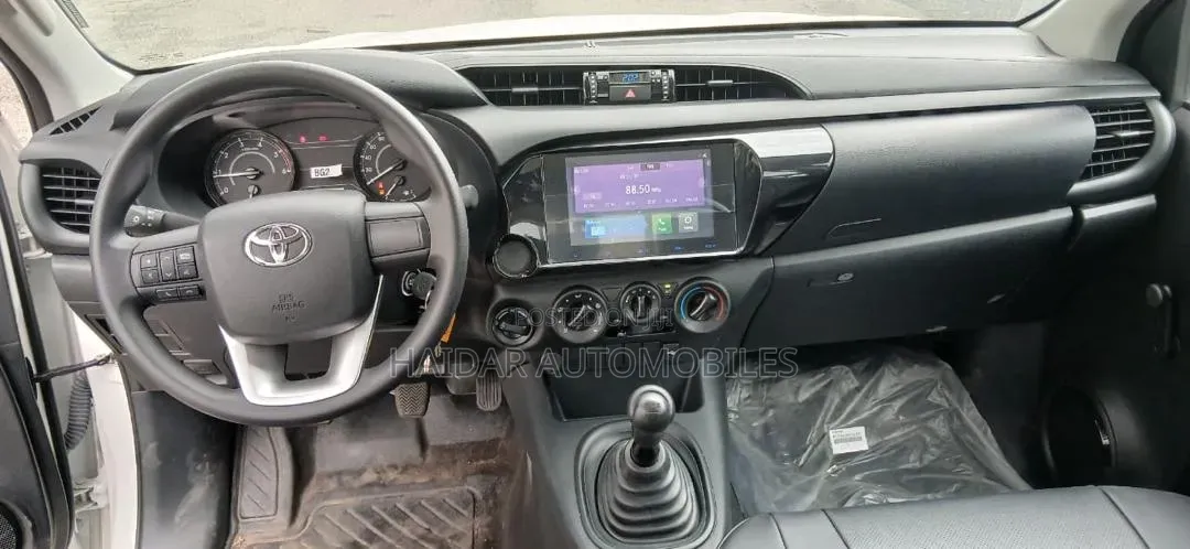 New Toyota Hilux 2025 White