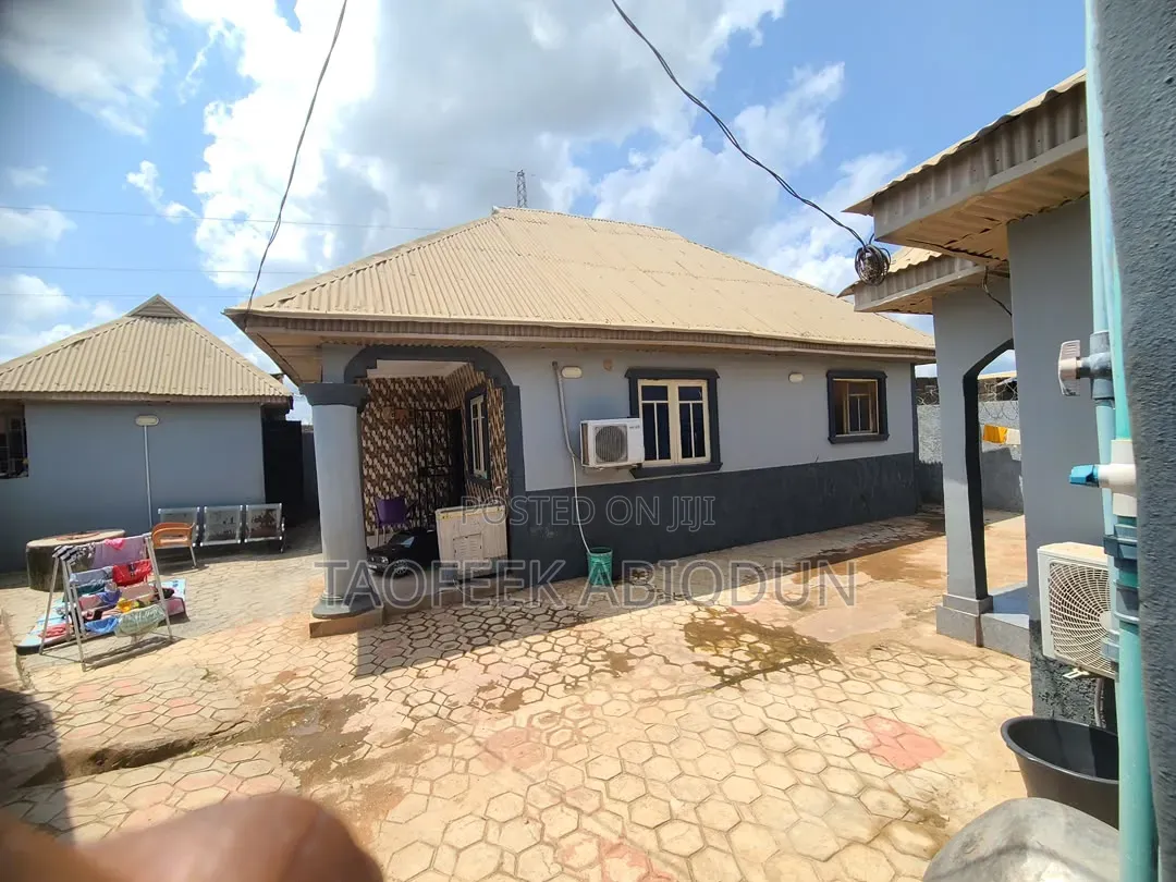 Furnished 2bdrm Bungalow in Akede Iyaloja Estate, Olorunda-Osun