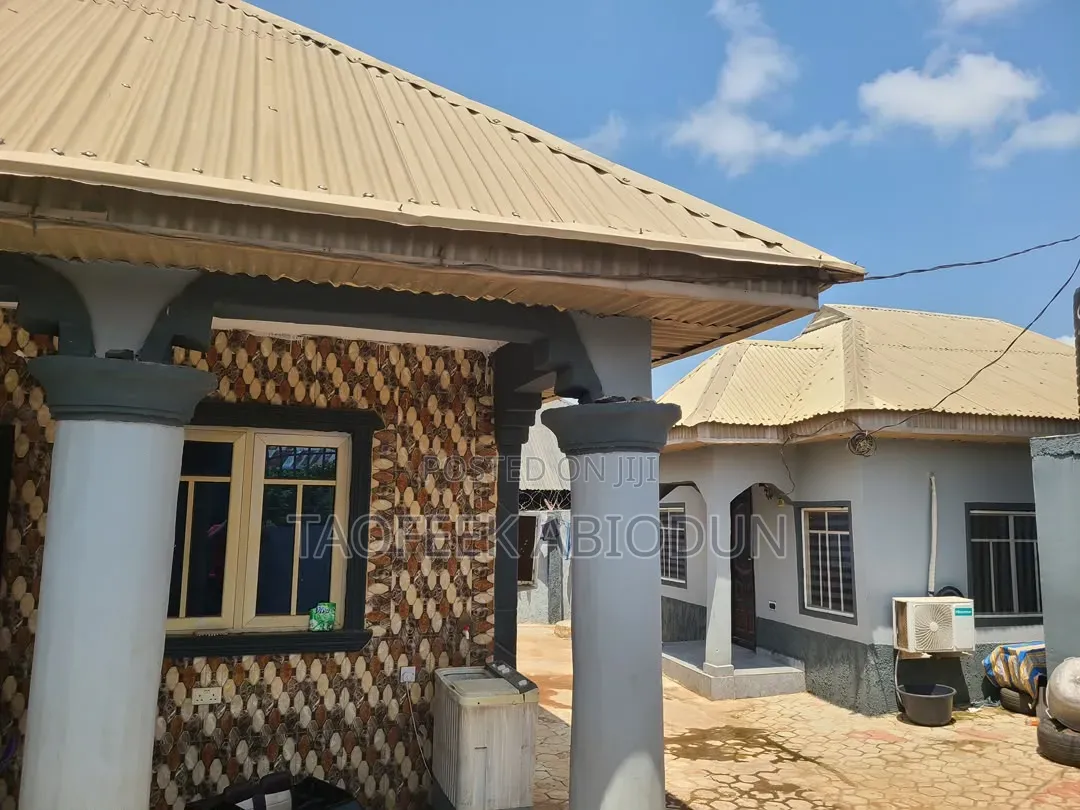 Furnished 2bdrm Bungalow in Akede Iyaloja Estate, Olorunda-Osun