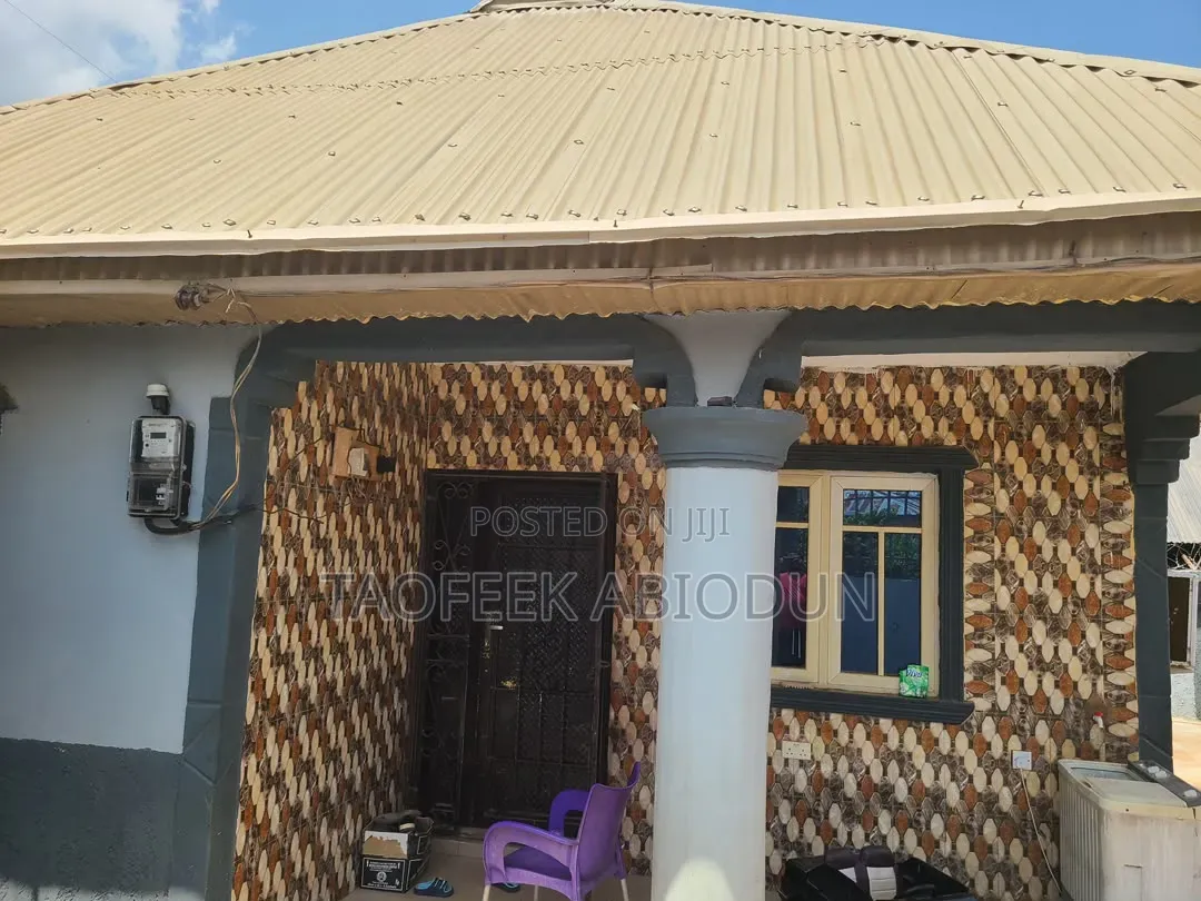 Furnished 2bdrm Bungalow in Akede Iyaloja Estate, Olorunda-Osun