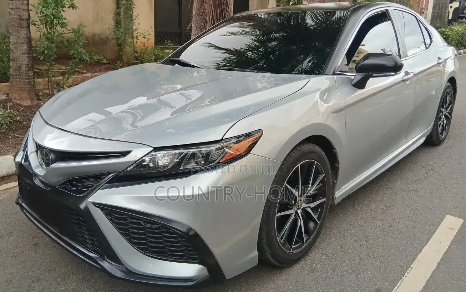Toyota Camry SE 2022 Silver