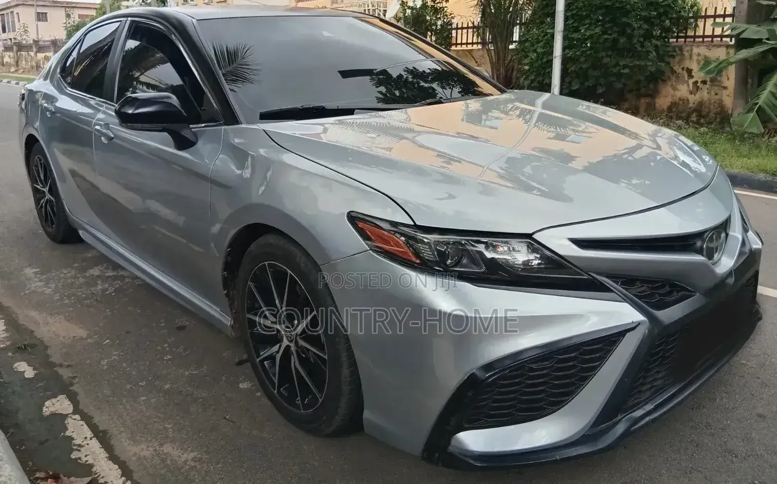 Toyota Camry SE 2022 Silver
