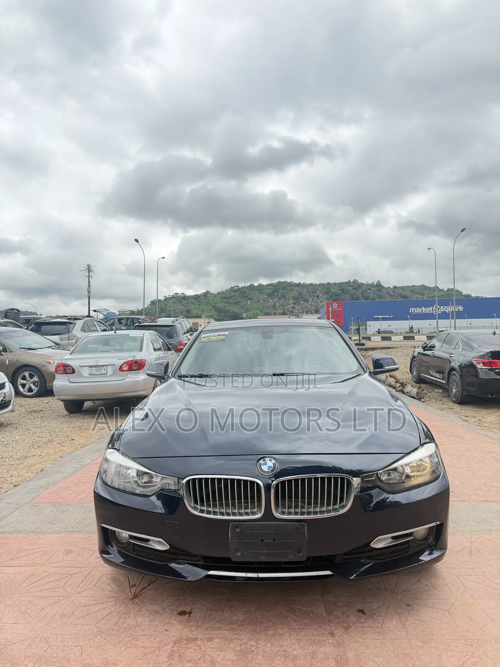BMW 320i Sedan RWD 2015 Black