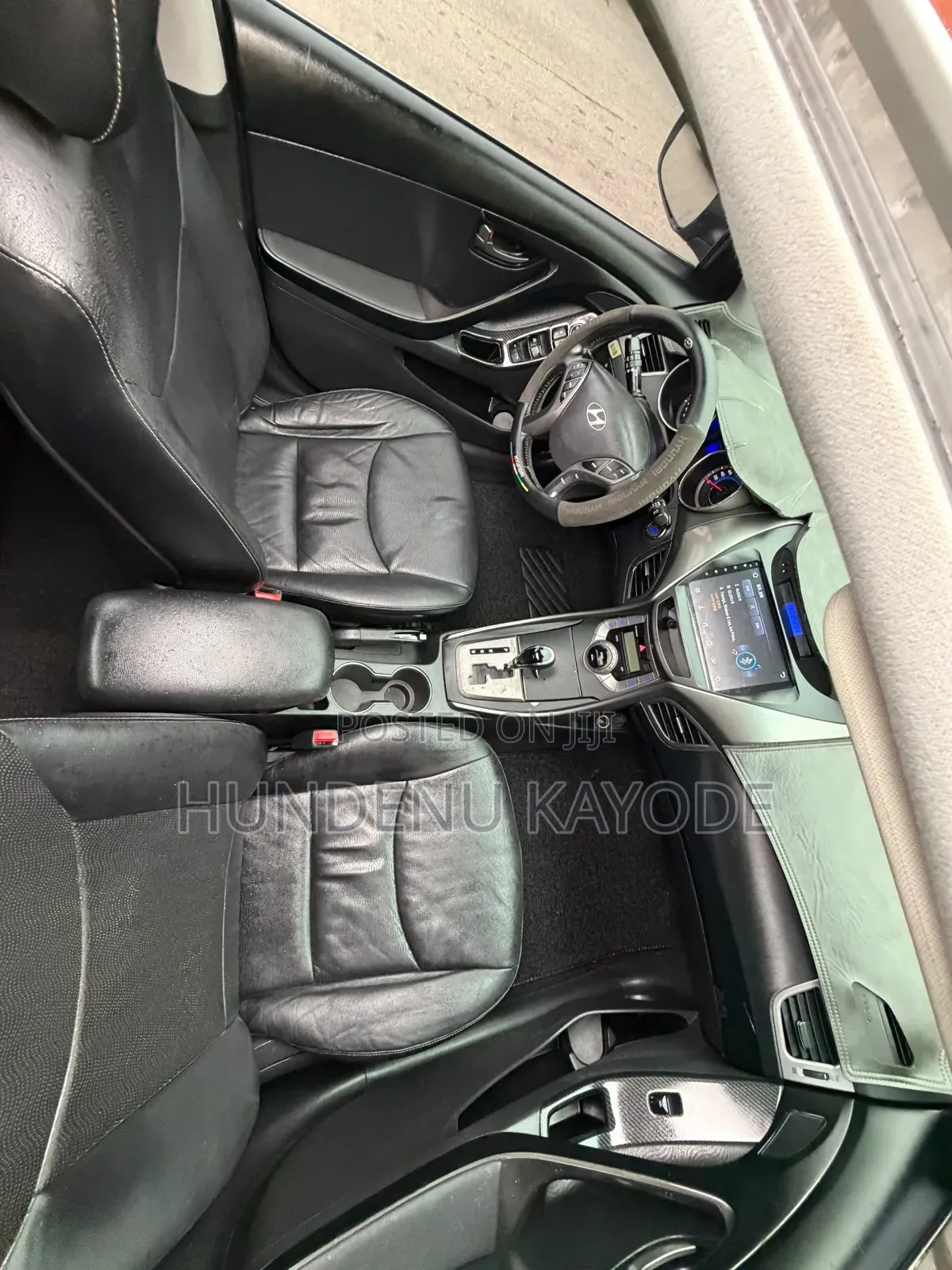 Hyundai Elantra Sport 4dr Sedan (2.0L 4cyl 6A) 2014 Gray