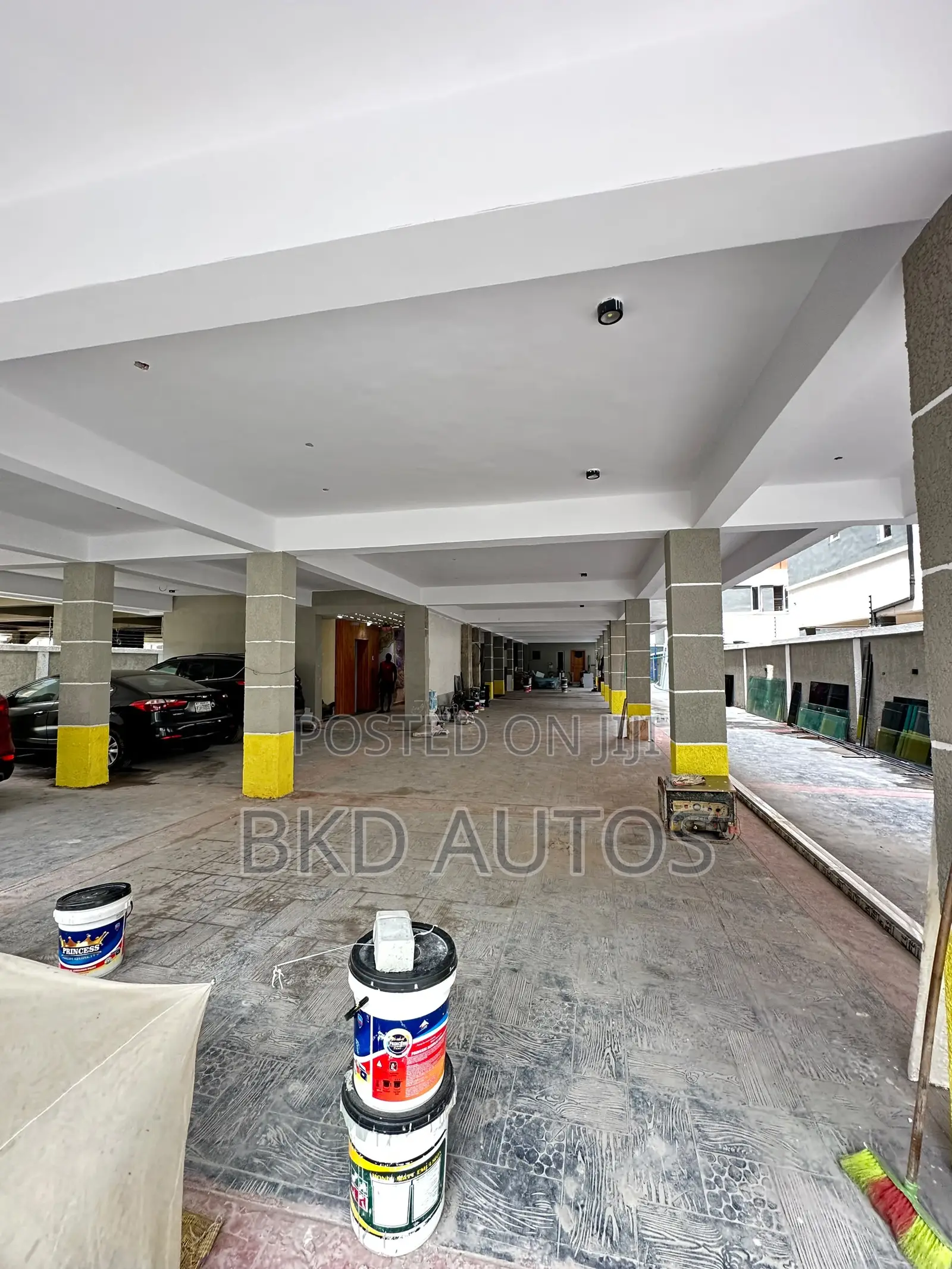 3bdrm Apartment in Lekki Phase 1 for sale