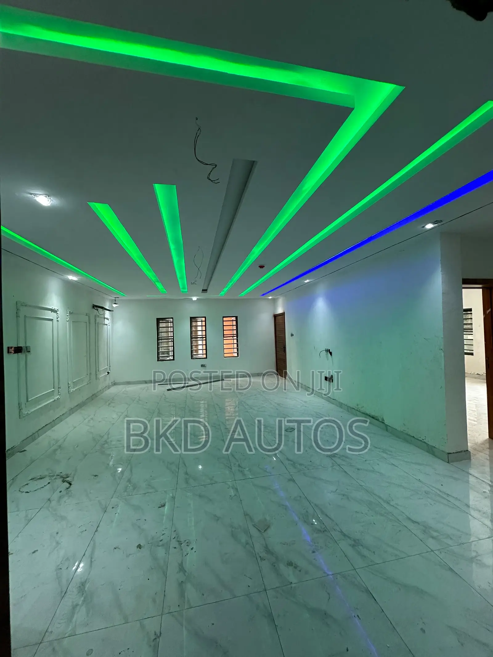 3bdrm Apartment in Lekki Phase 1 for sale