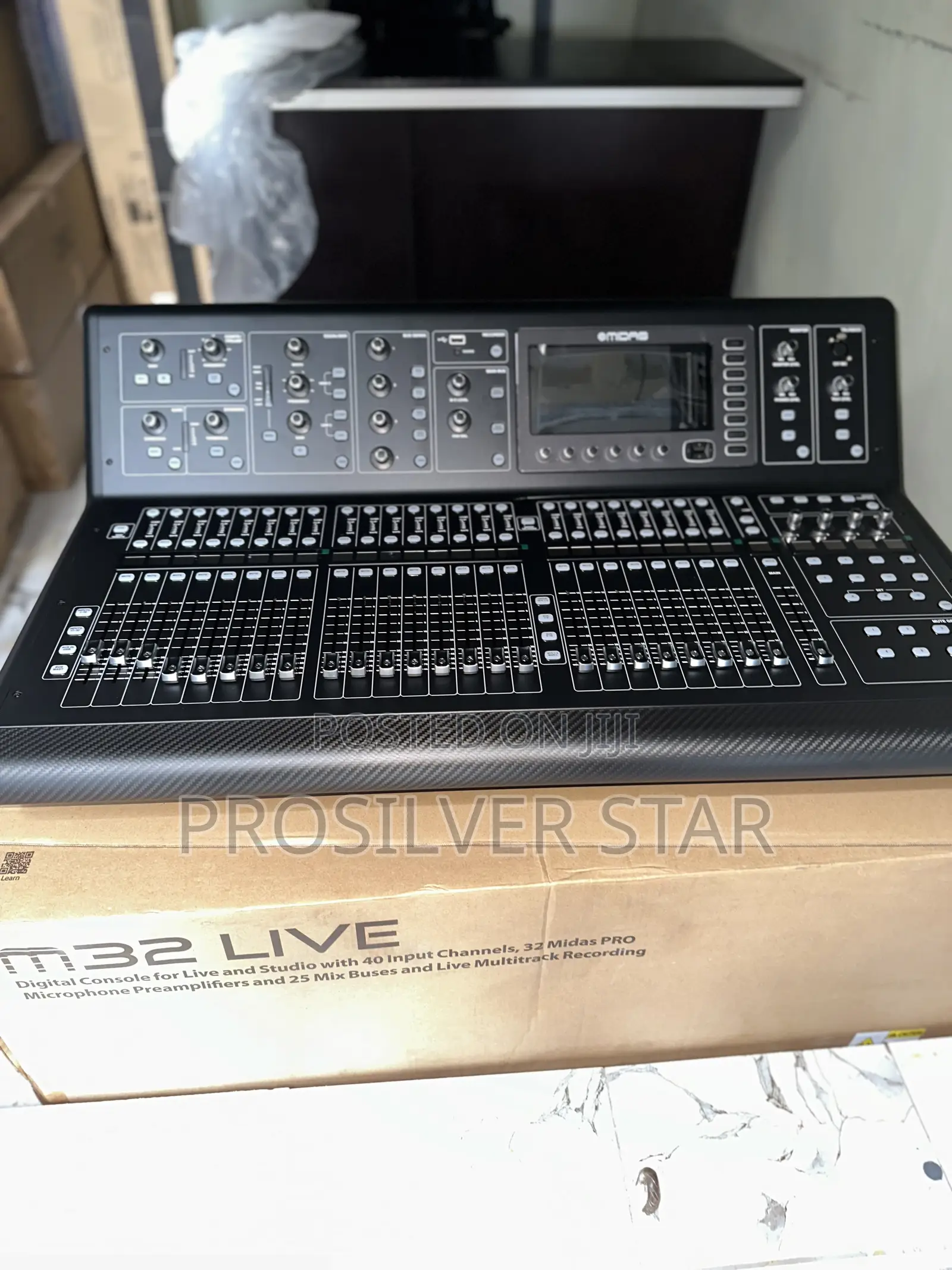Midas M32 LIVE Digital Mixing Console