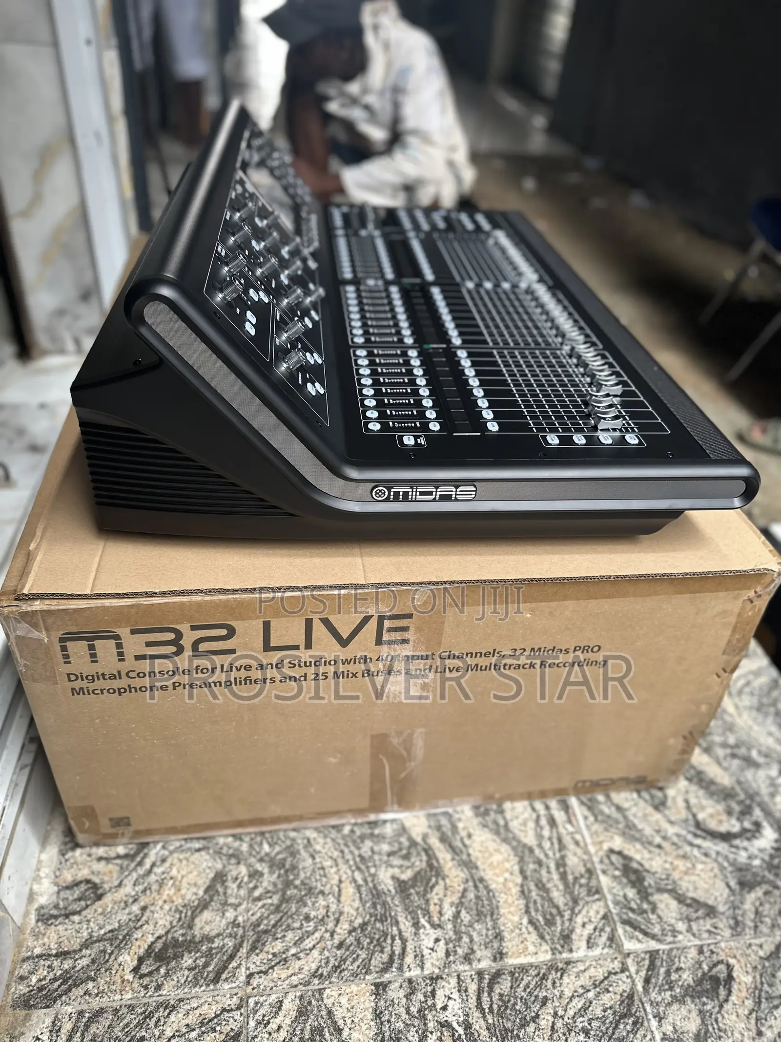 Midas M32 LIVE Digital Mixing Console
