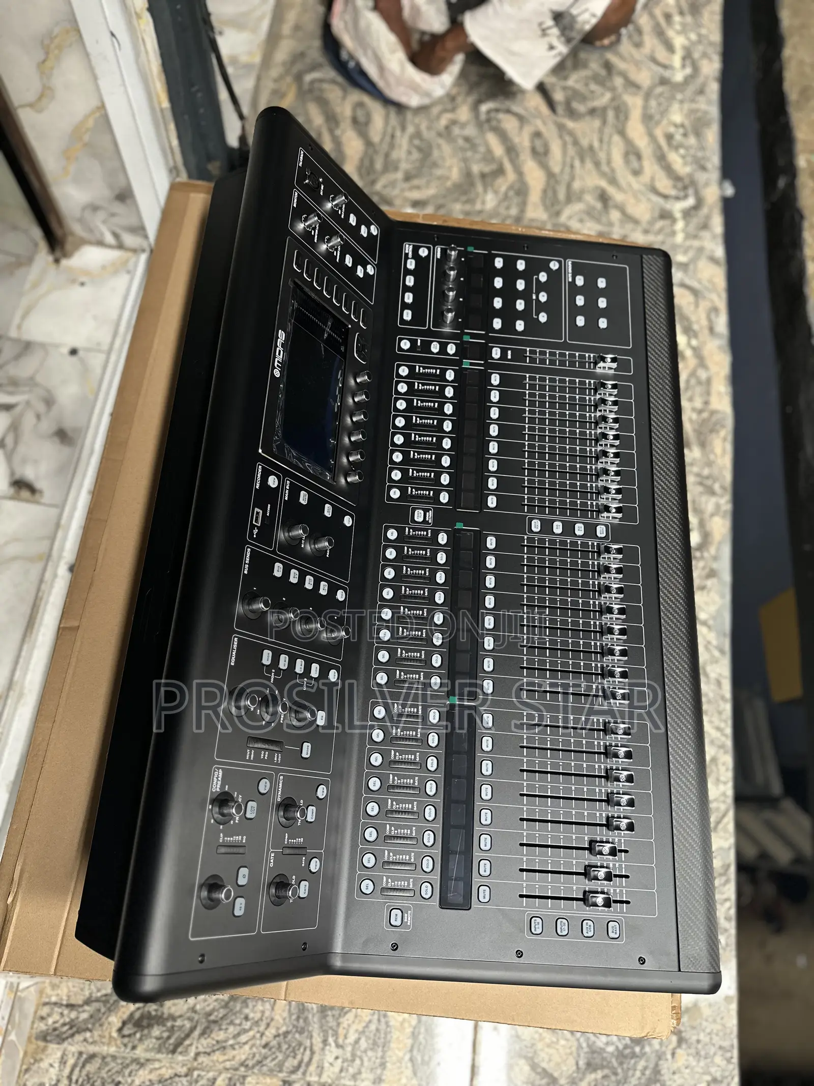 Midas M32 LIVE Digital Mixing Console