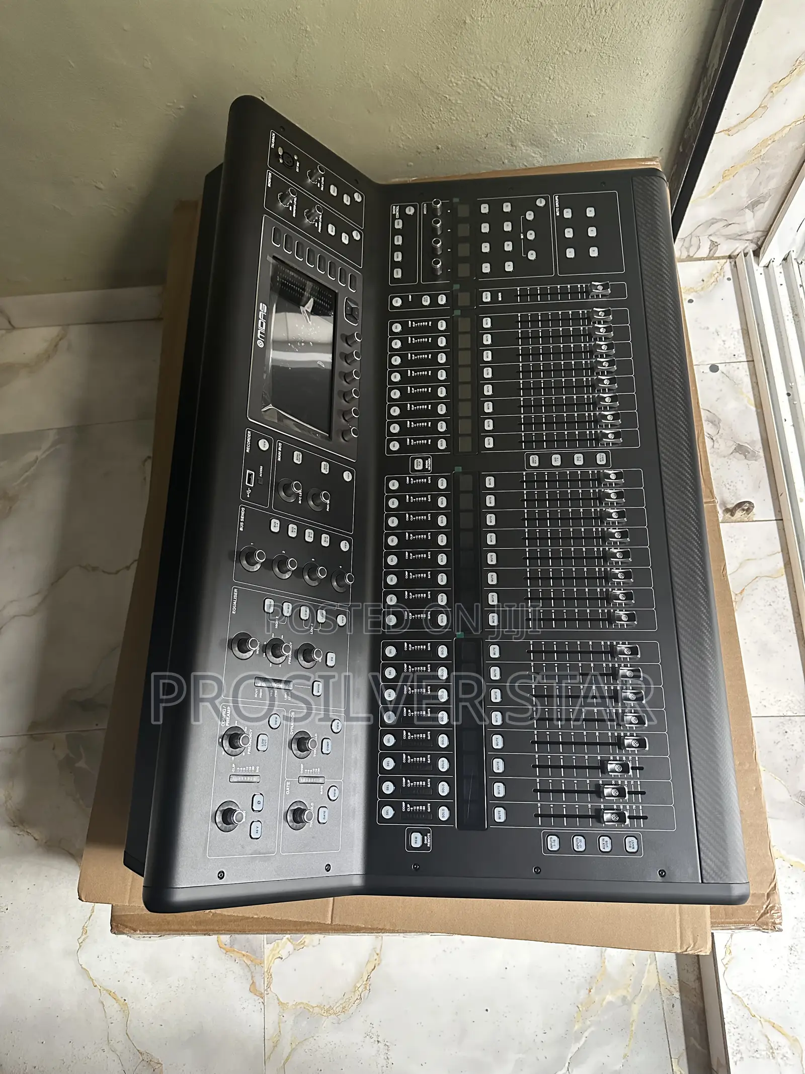 Midas M32 LIVE Digital Mixing Console