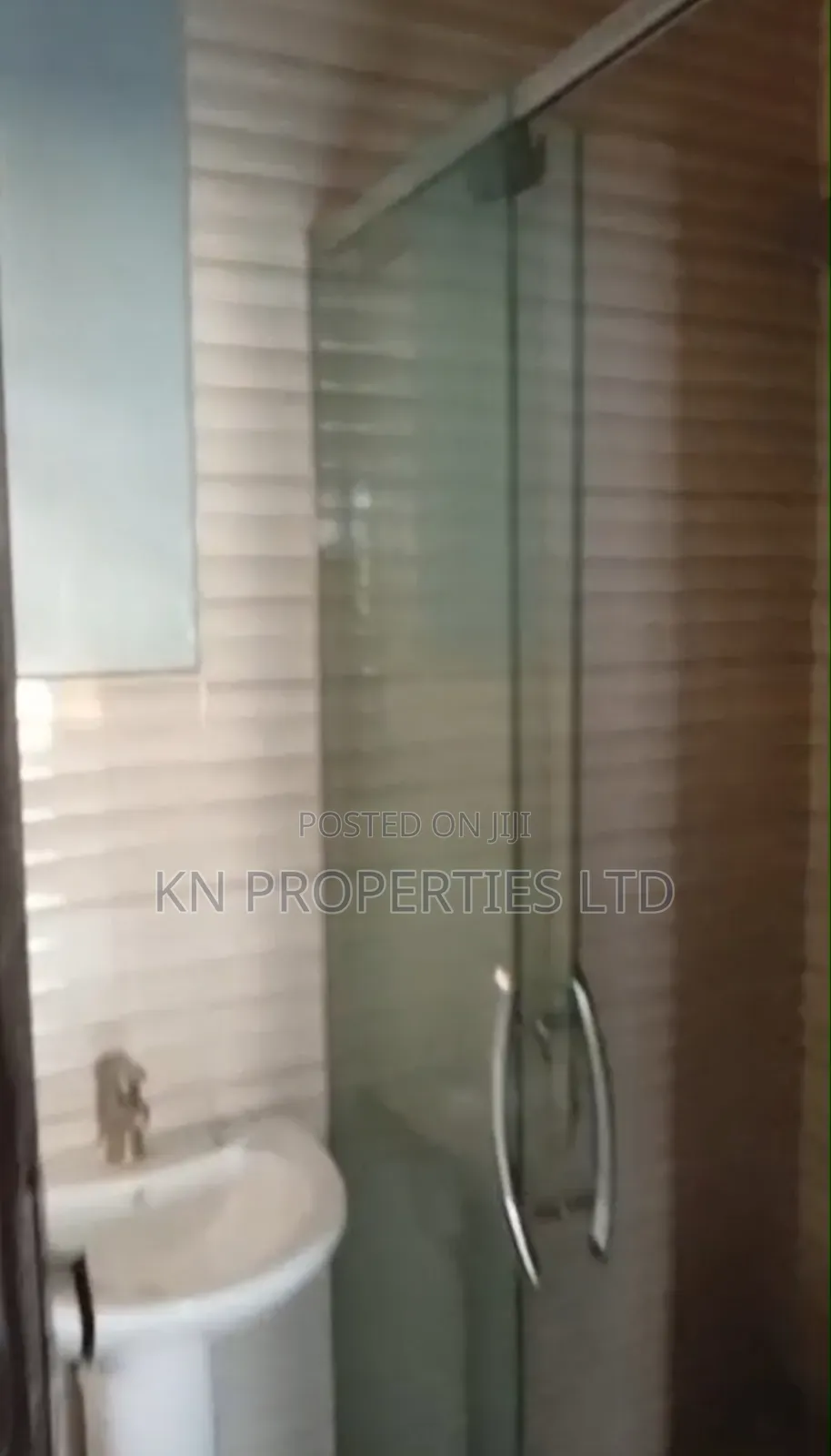 3bdrm Bungalow in Secured And Serene, Galadimawa for rent