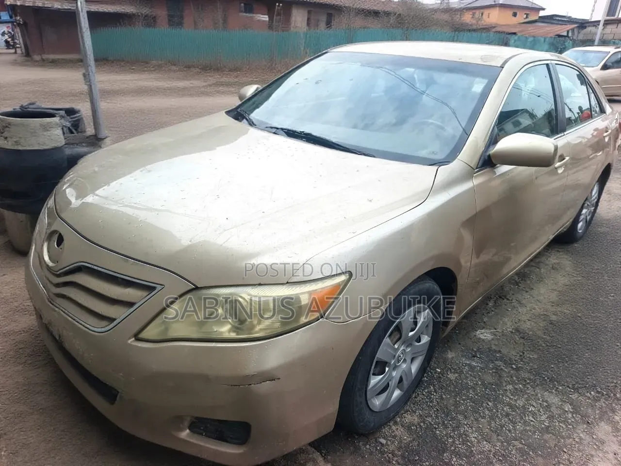 Toyota Camry LE 4dr Sedan (2.5L 4cyl 6AM) 2010 Gold