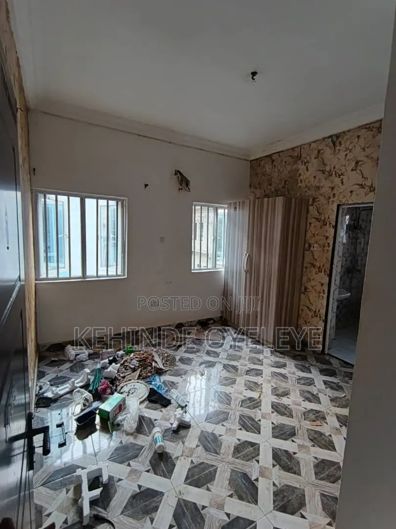 2bdrm Block of Flats in Saki Estate, Osapa london for rent