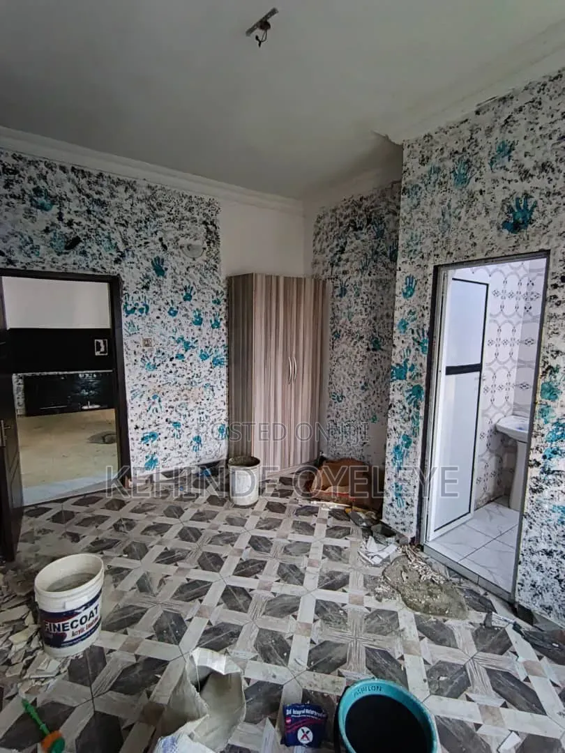 2bdrm Block of Flats in Saki Estate, Osapa london for rent