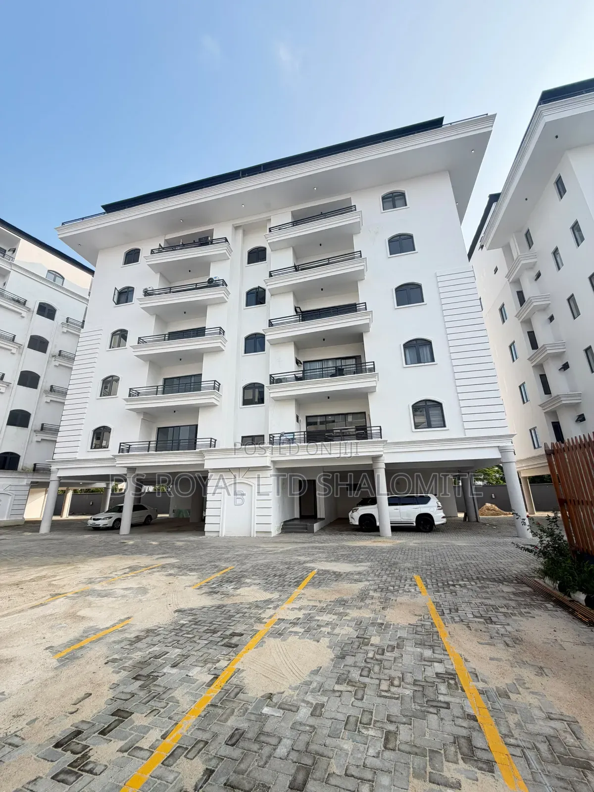 3bdrm Penthouse in Lekki Phase 1 for sale