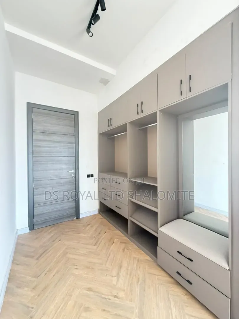 3bdrm Penthouse in Lekki Phase 1 for sale