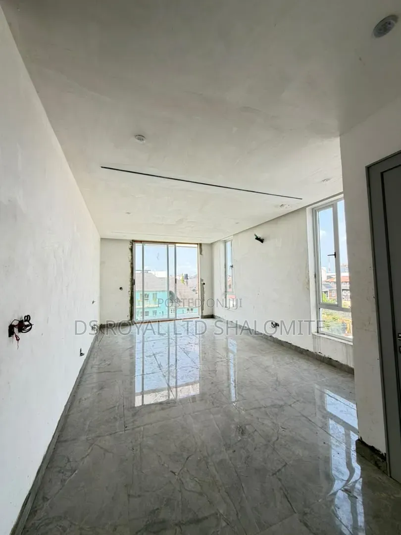 2bdrm Apartment in Lekki Phase 1 for sale