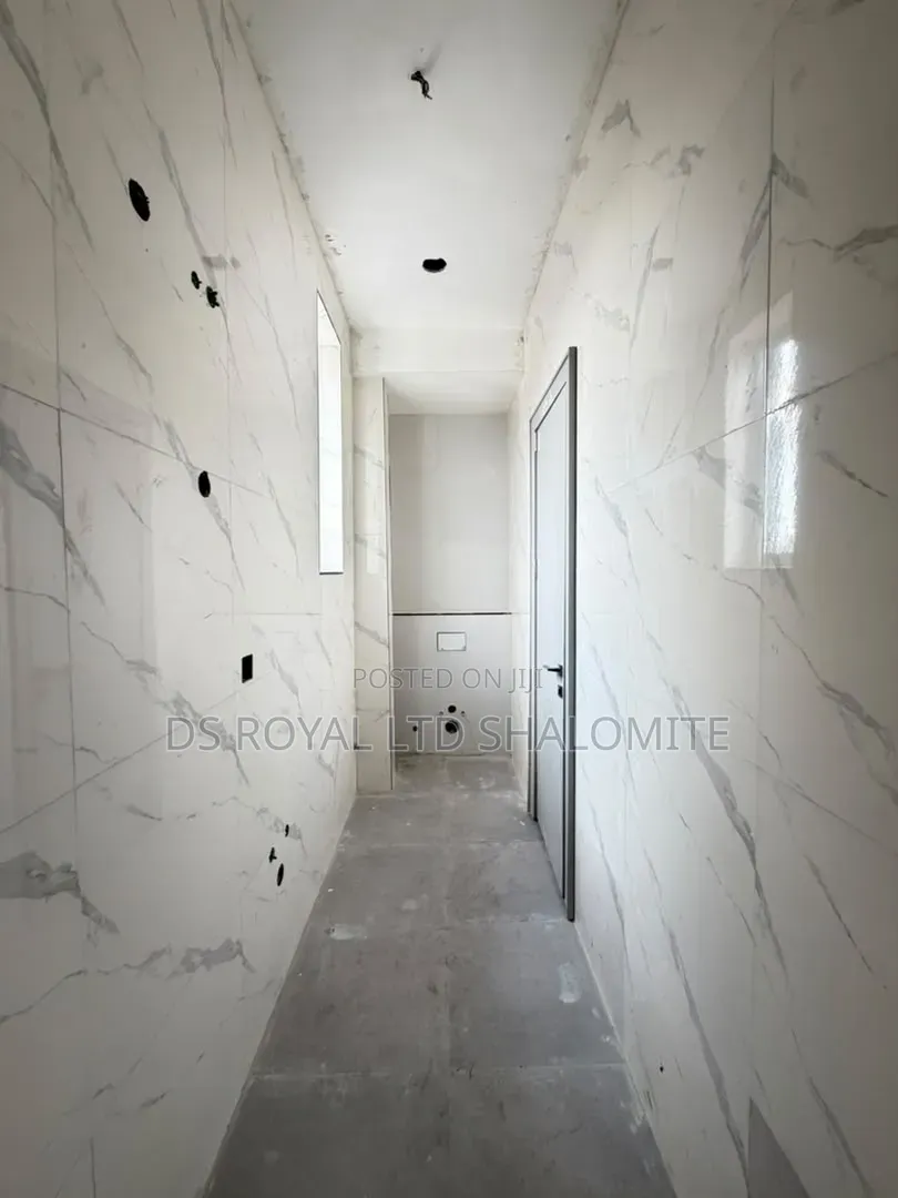 2bdrm Apartment in Lekki Phase 1 for sale