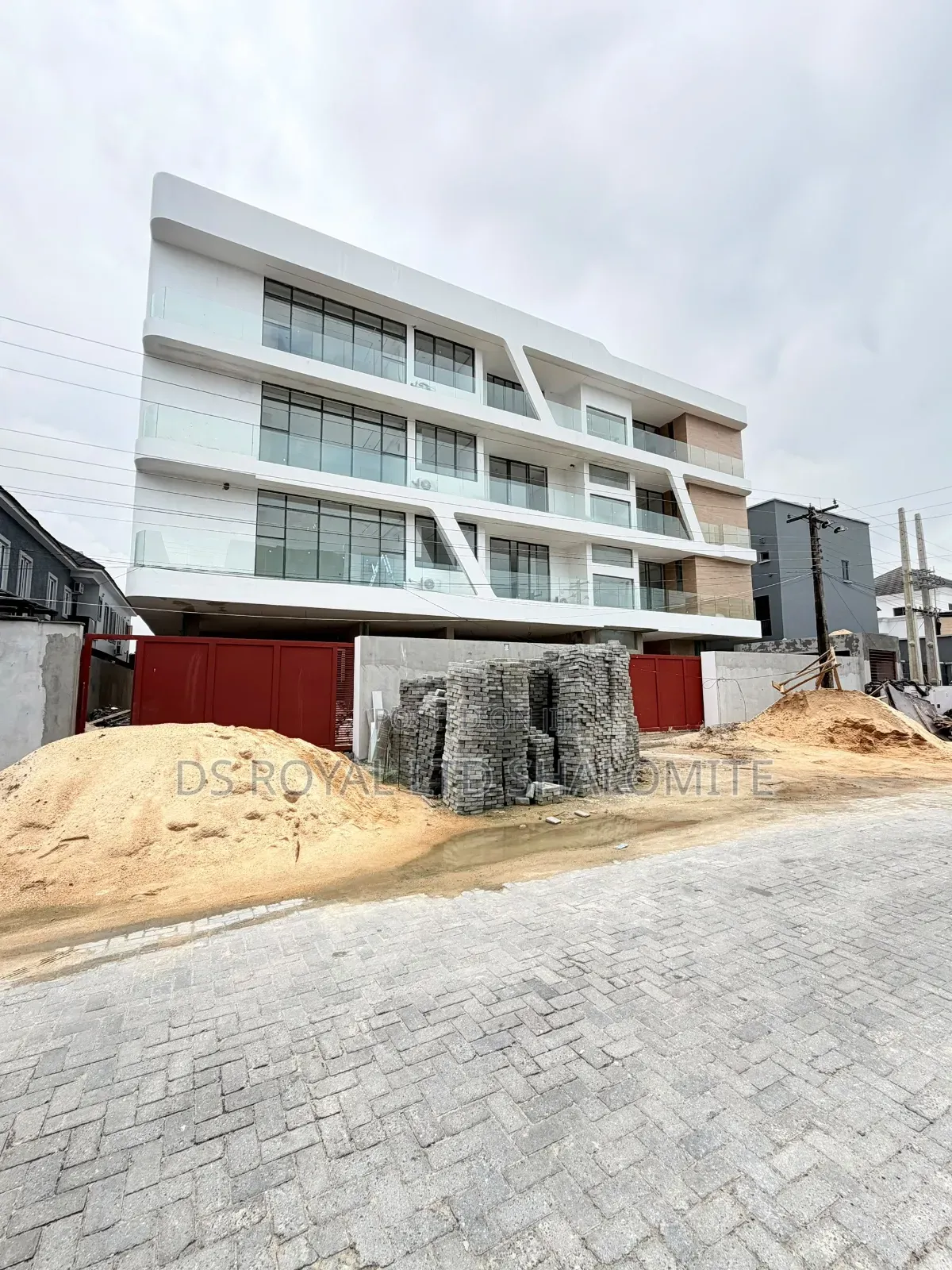 2bdrm Block of Flats in Lekki Phase 1 for sale