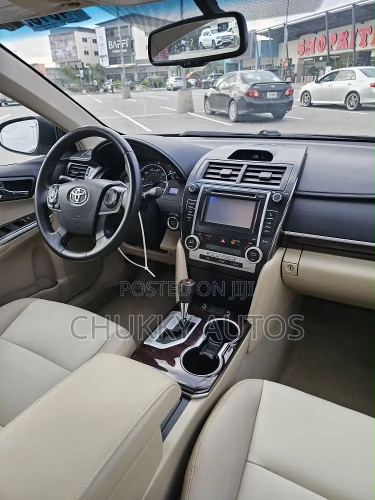 Toyota Camry XLE V6 4dr Sedan (3.5L 6cyl 6A) 2013 Gray