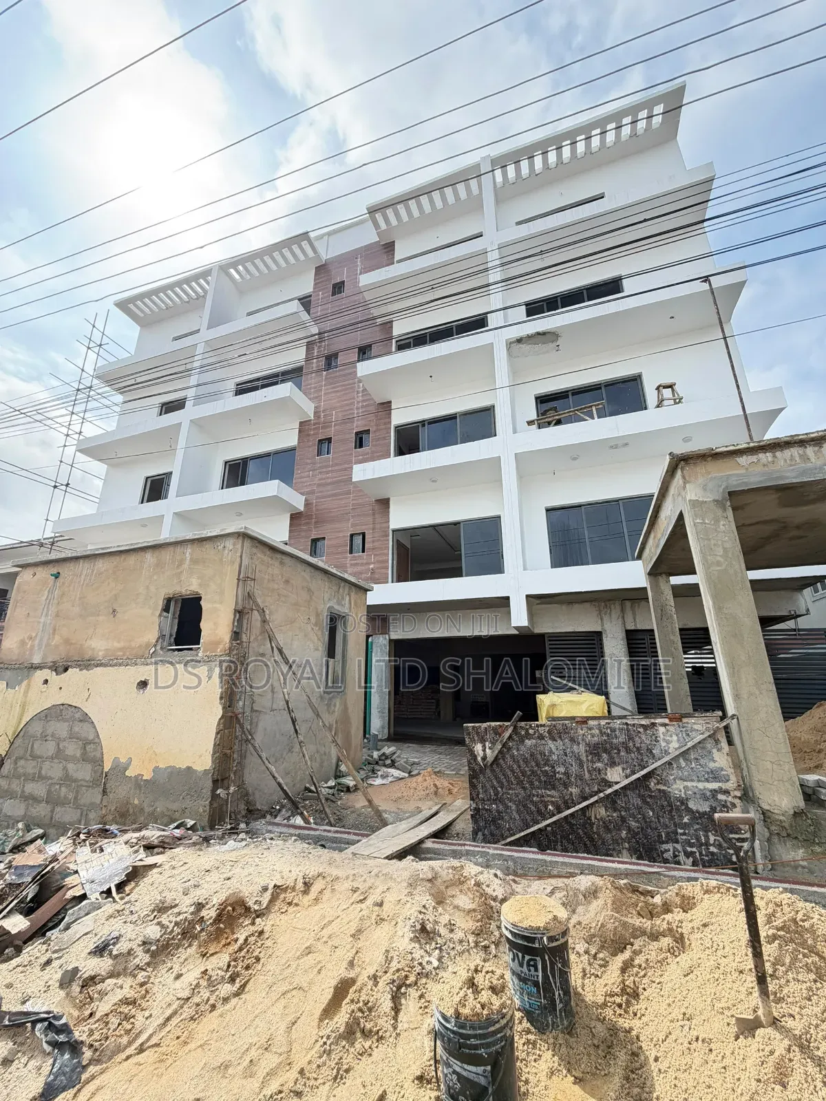 2bdrm Block of Flats in Lekki Phase 1 for sale