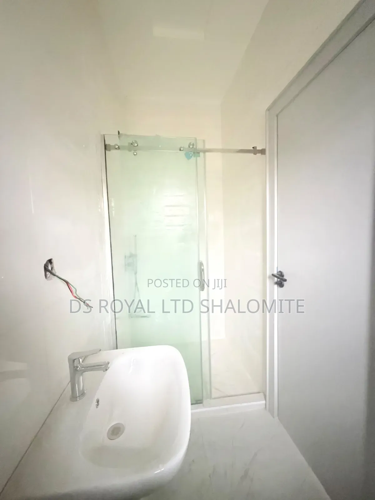 3bdrm Block of Flats in Lekki Phase 1 for sale