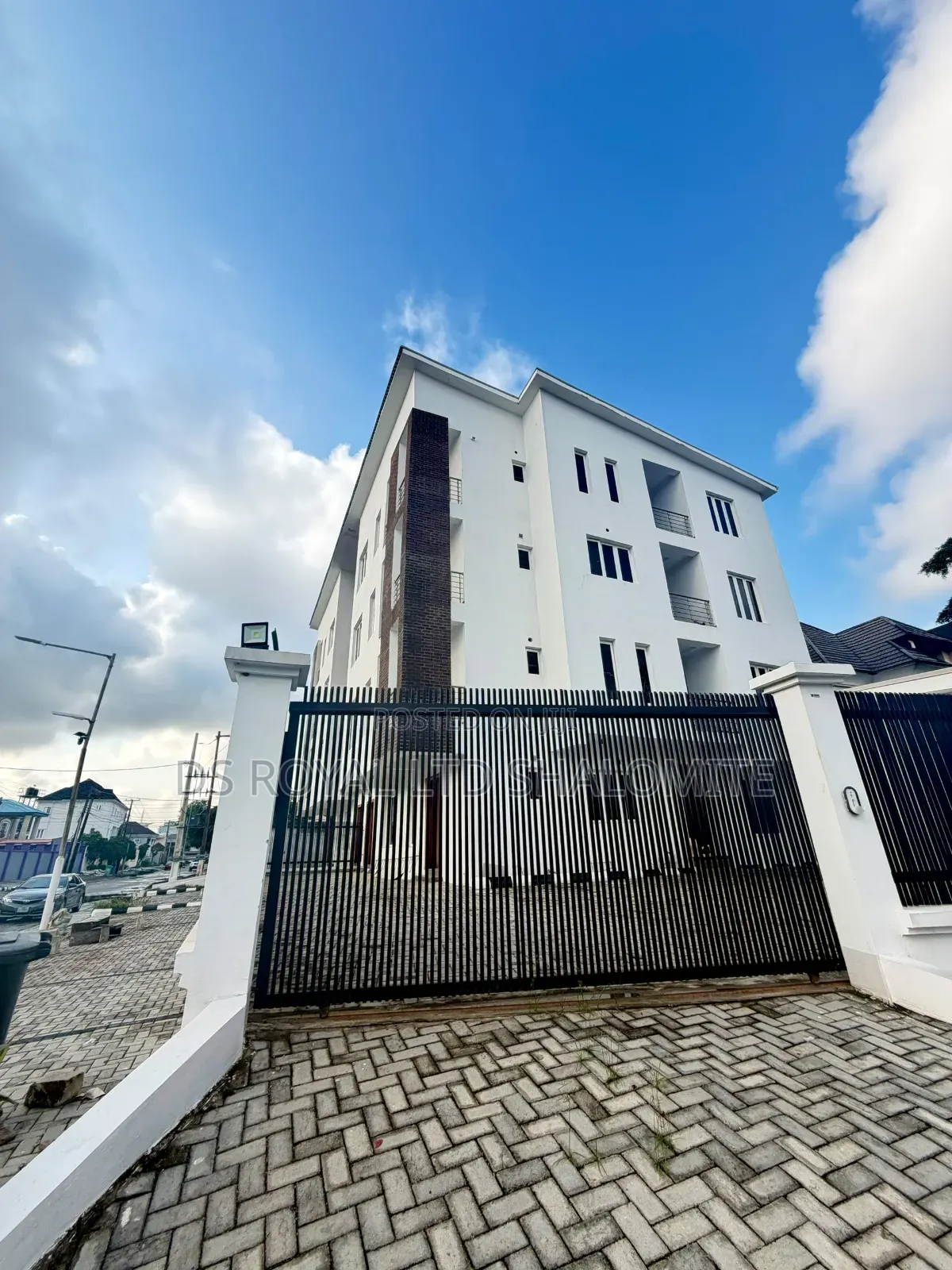 5bdrm Maisonette in Lekki Phase 1 for sale