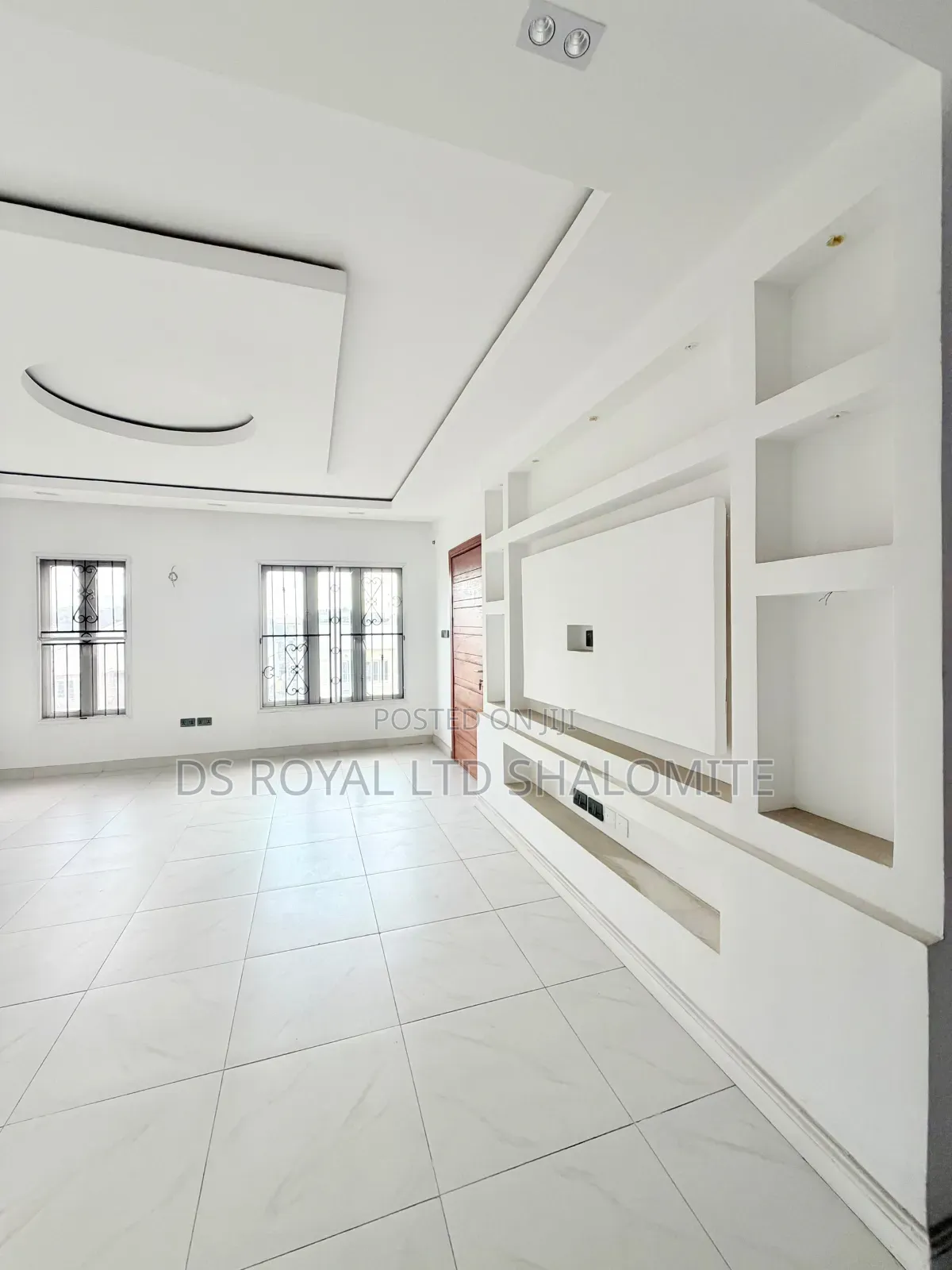 5bdrm Maisonette in Lekki Phase 1 for sale