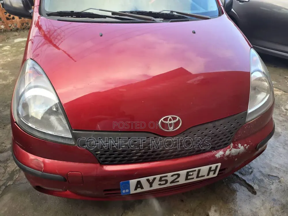 Nissan Vanette 2001 Red