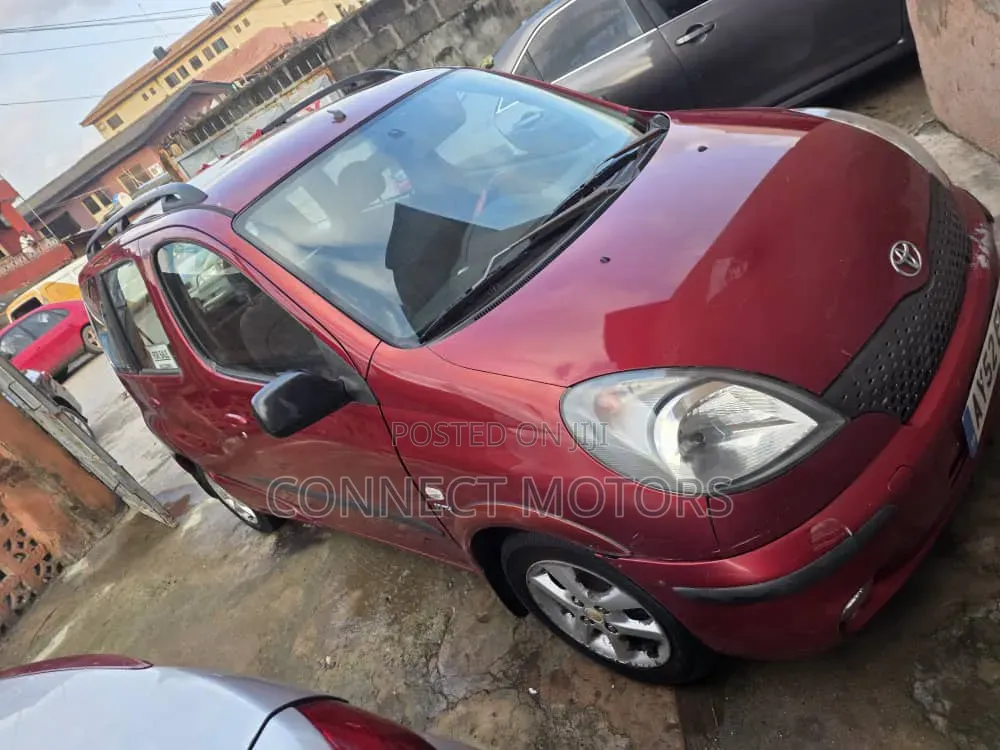 Nissan Vanette 2001 Red